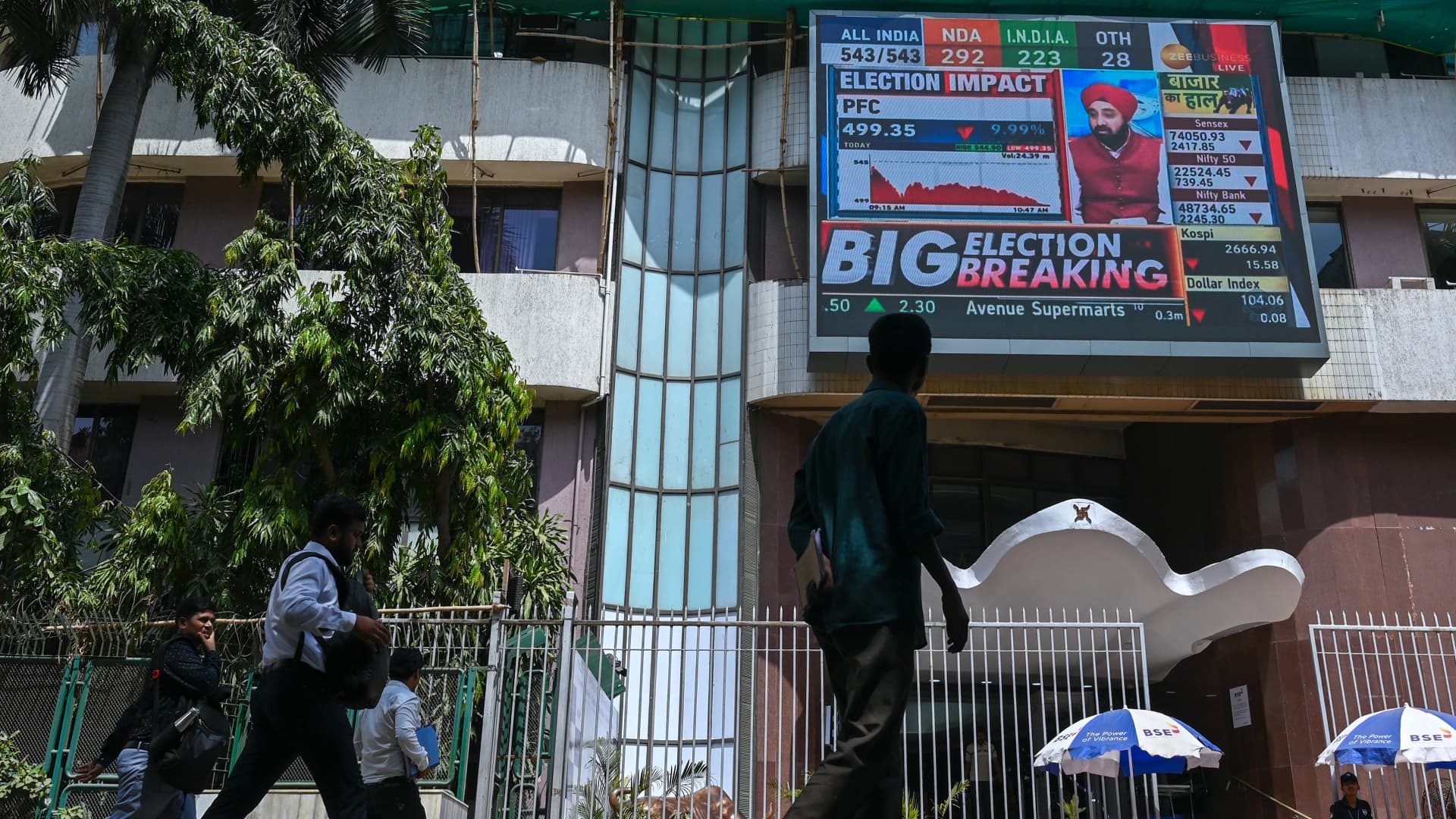 Accenture Cuts Outlook, Indian IT Stocks Tumble Up to 7%