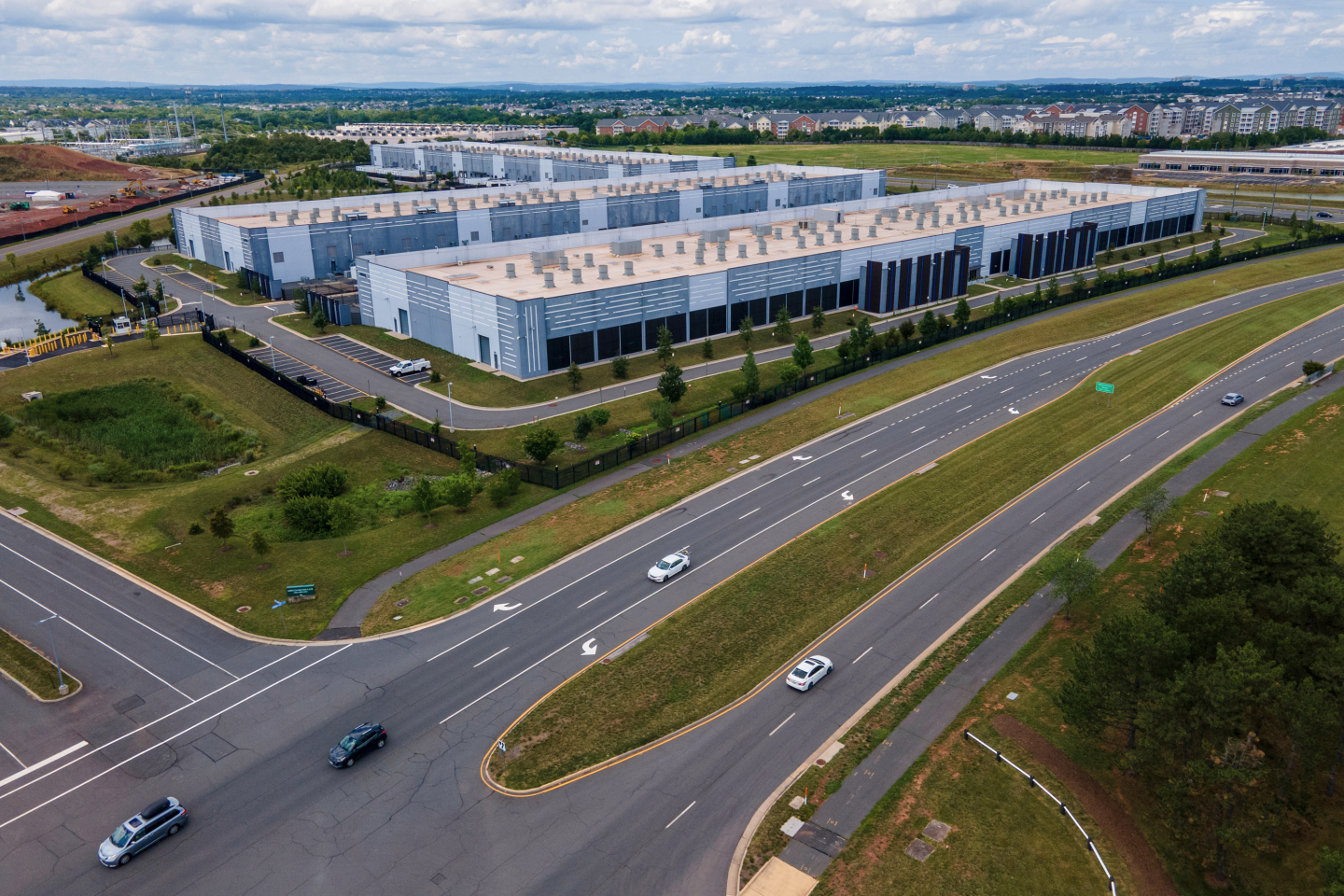 Apple Data Centers Signal Automation Wealth Shift for Tech
