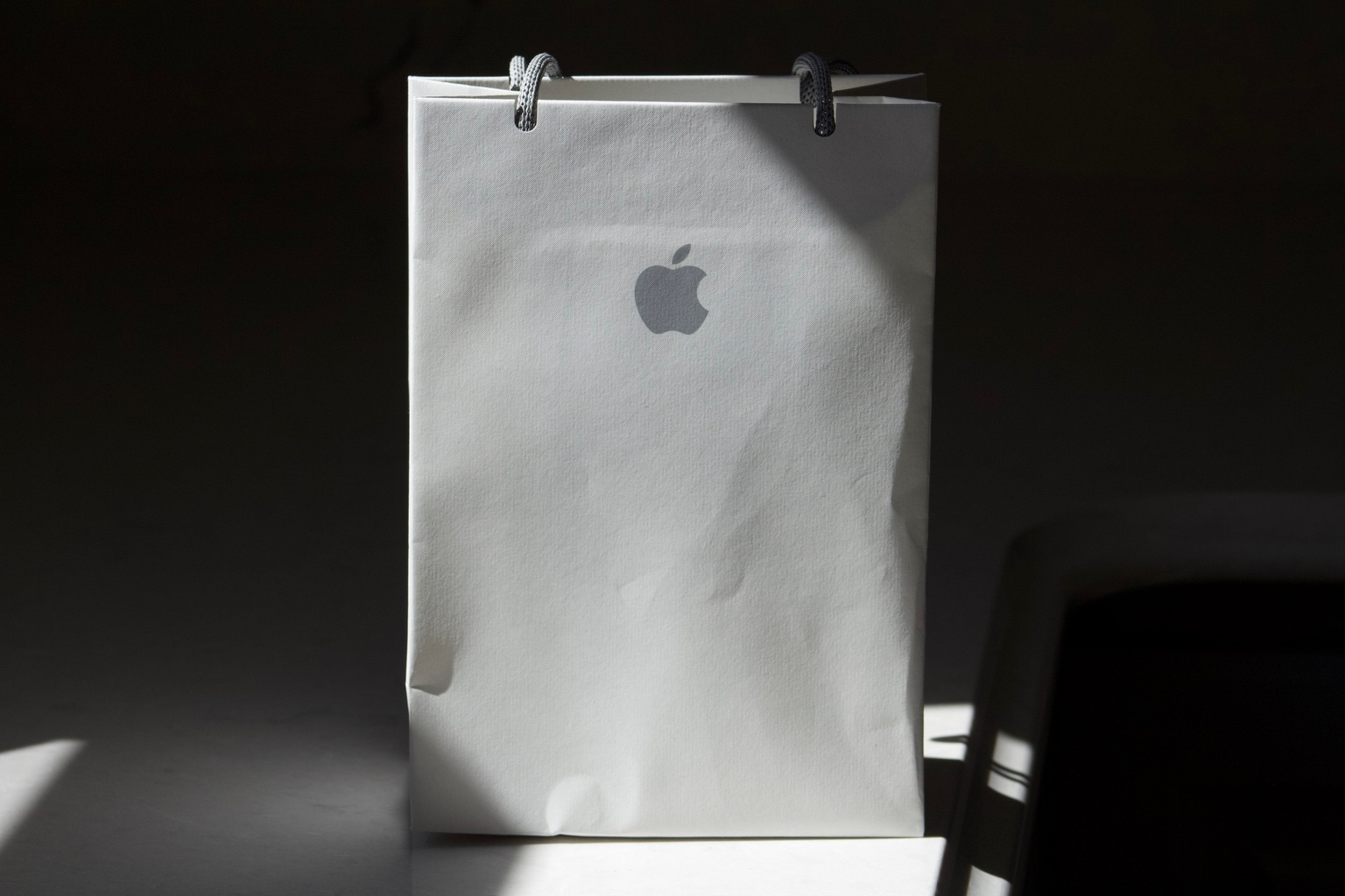 Apple Prepares for Q2: Why Analysts Are Raising the Bar