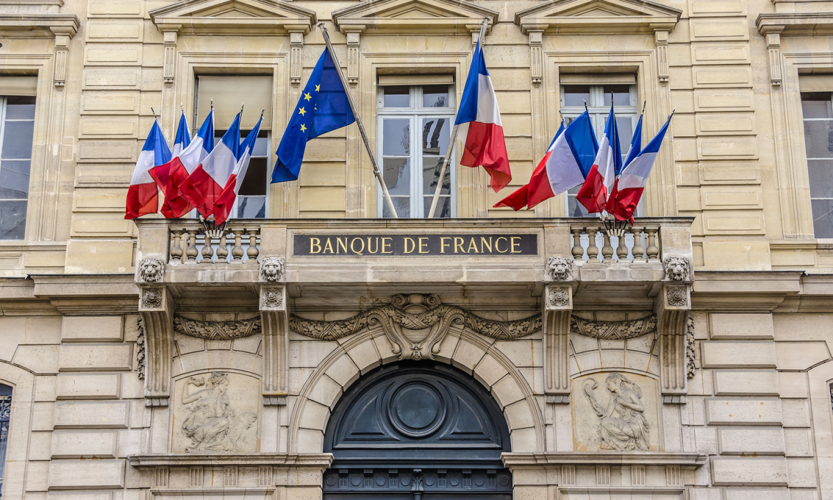 Bank of France Calls for Stricter MiCA Oversight on Non-Euro Stablecoins