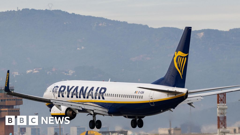 CMA probes Ryanair's £8 fee for parents to sit with children