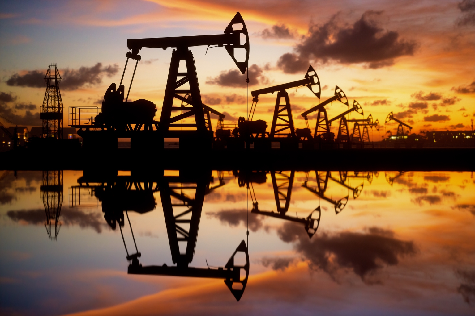 Crude and XLE: Why the Rally Is Fading and How to Trade It