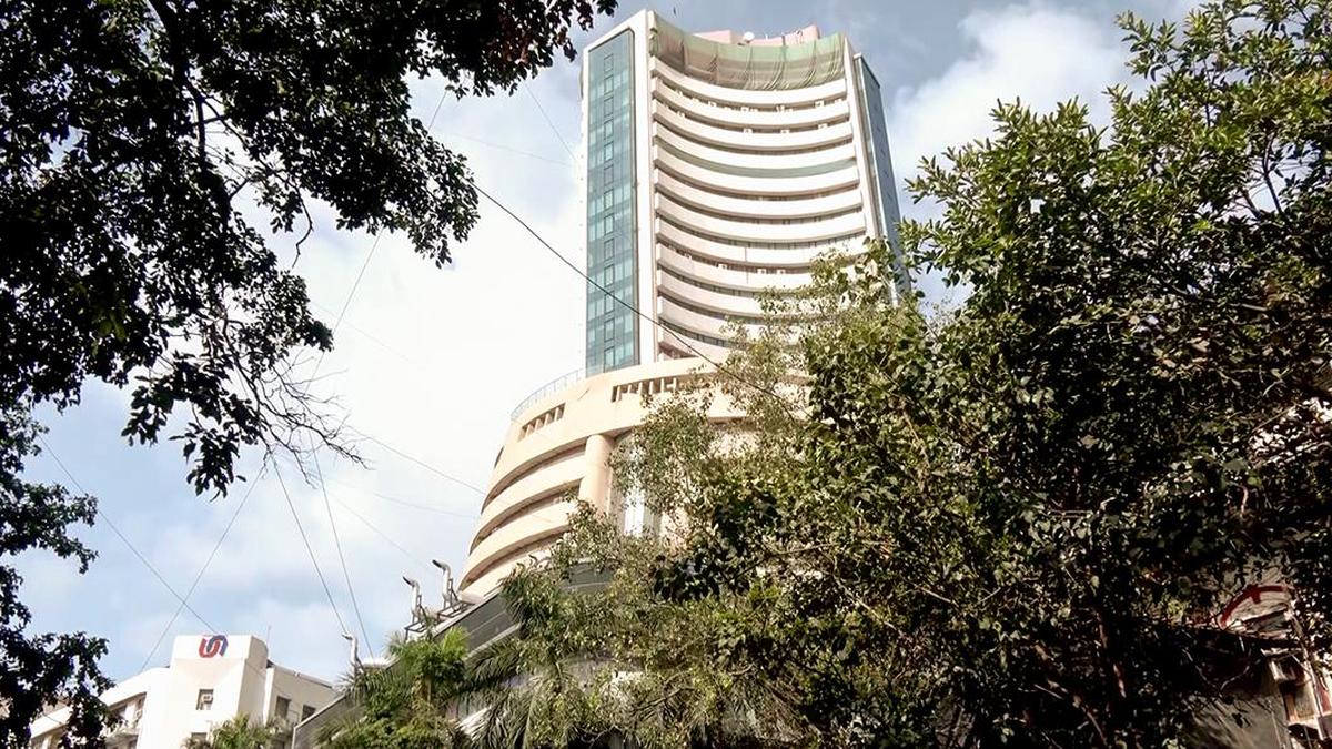 Crude Drop Fuels Sensex Rebound as Oil, Bank Stocks Lead
