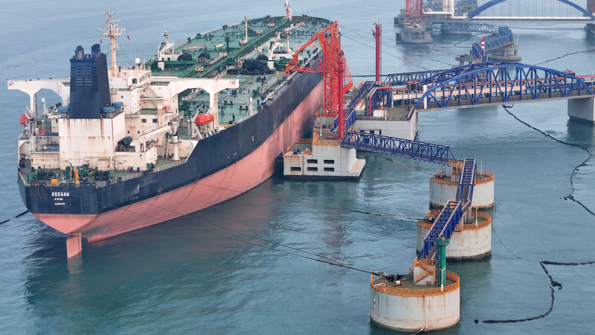 Crude Rebounds as Geopolitical Tensions Flare Over Ceasefire Breach Allegations