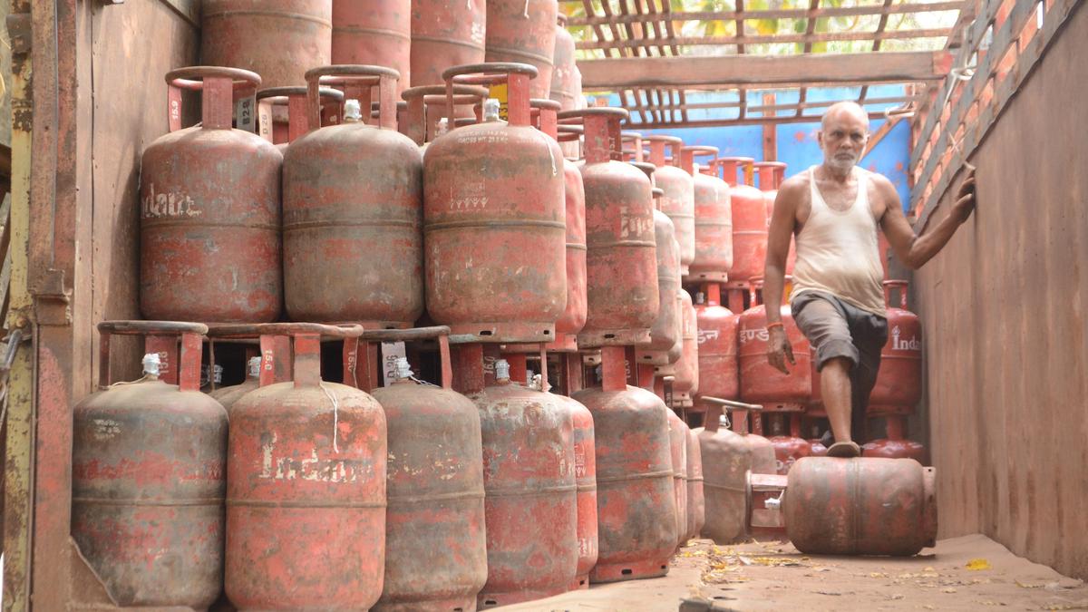 Delhi Government Prohibits Direct LPG Warehouse Sales, Boosts 5kg Cylinder Distribution