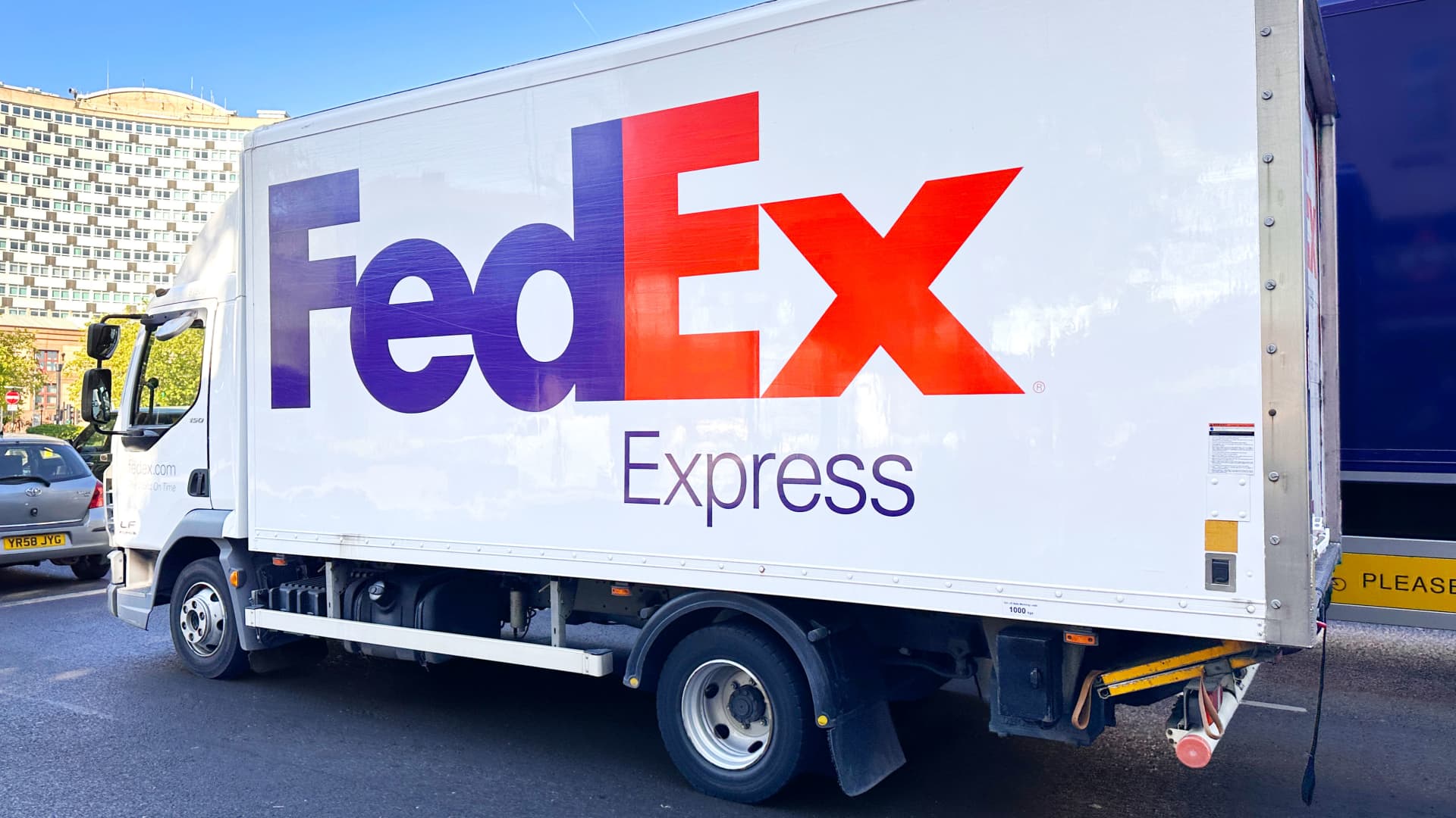 FedEx Beats, Shares Dip: Freight Spinoff and Fuel Costs