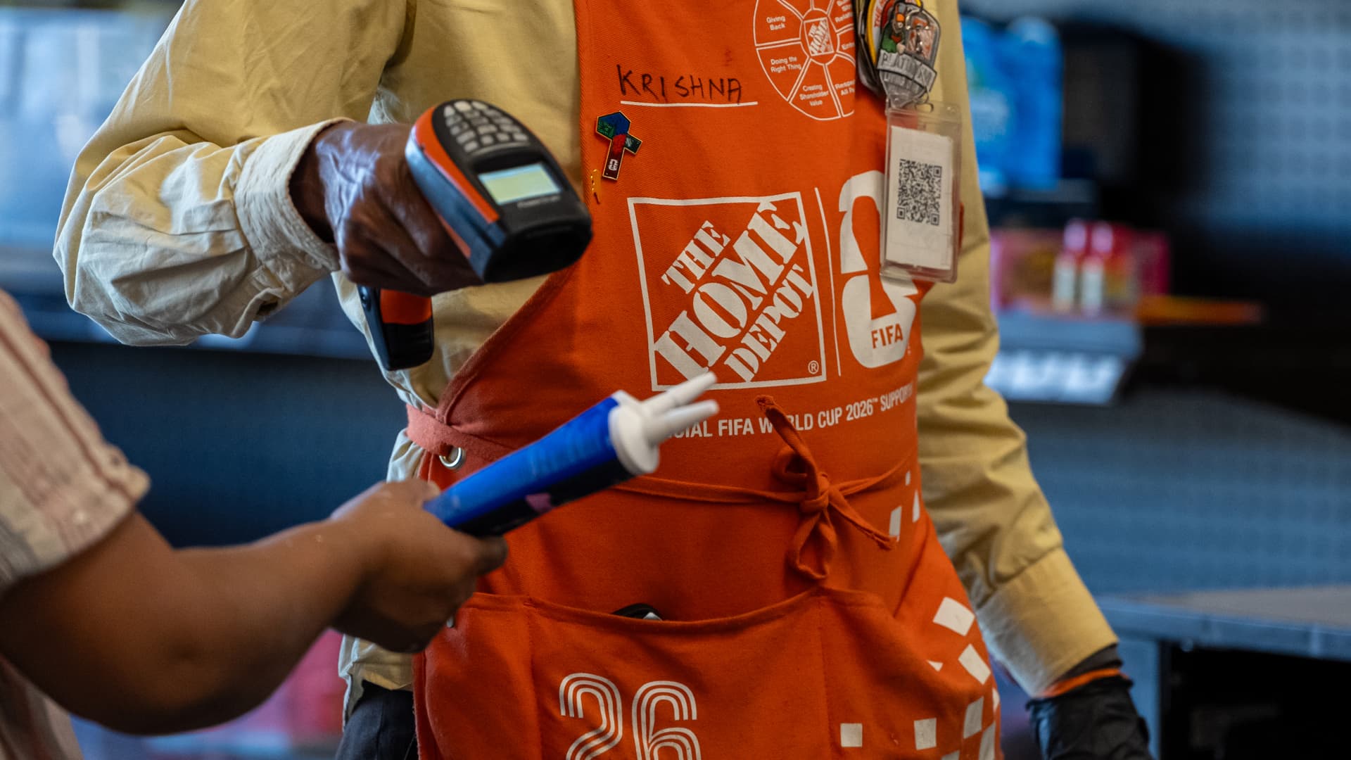 Home Depot Beats on Comps, Profit; Housing Still Frozen