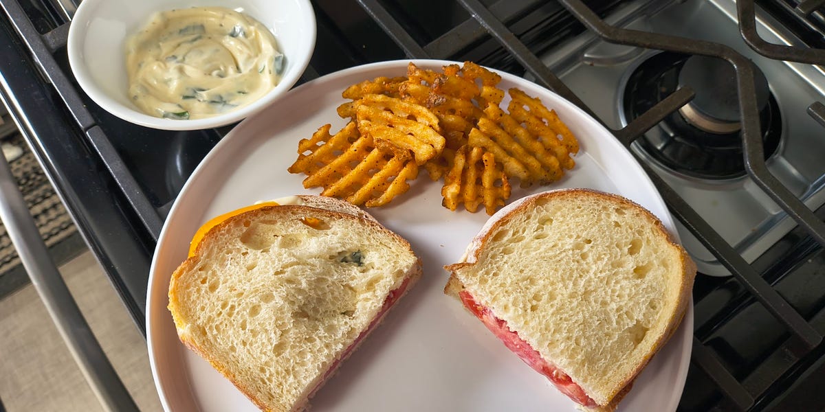Ina Garten's Tomato Sandwich Recipe: A Summer Lunch Review