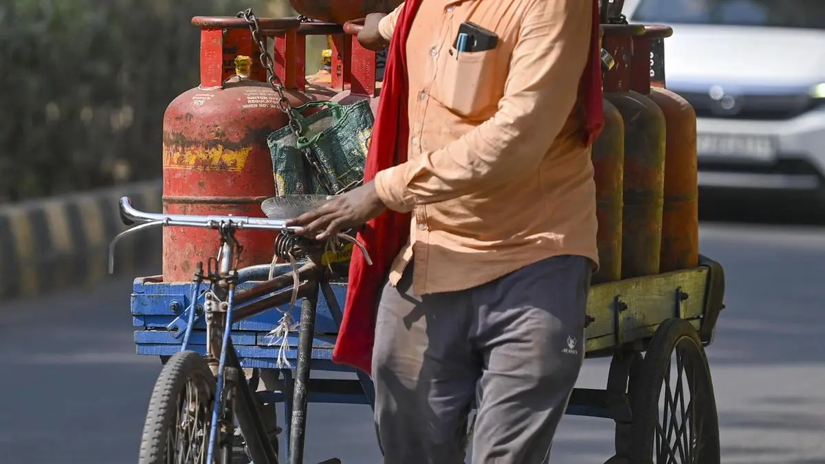 India LPG Hike: ₹29 Per Cylinder, OMC Losses at ₹703