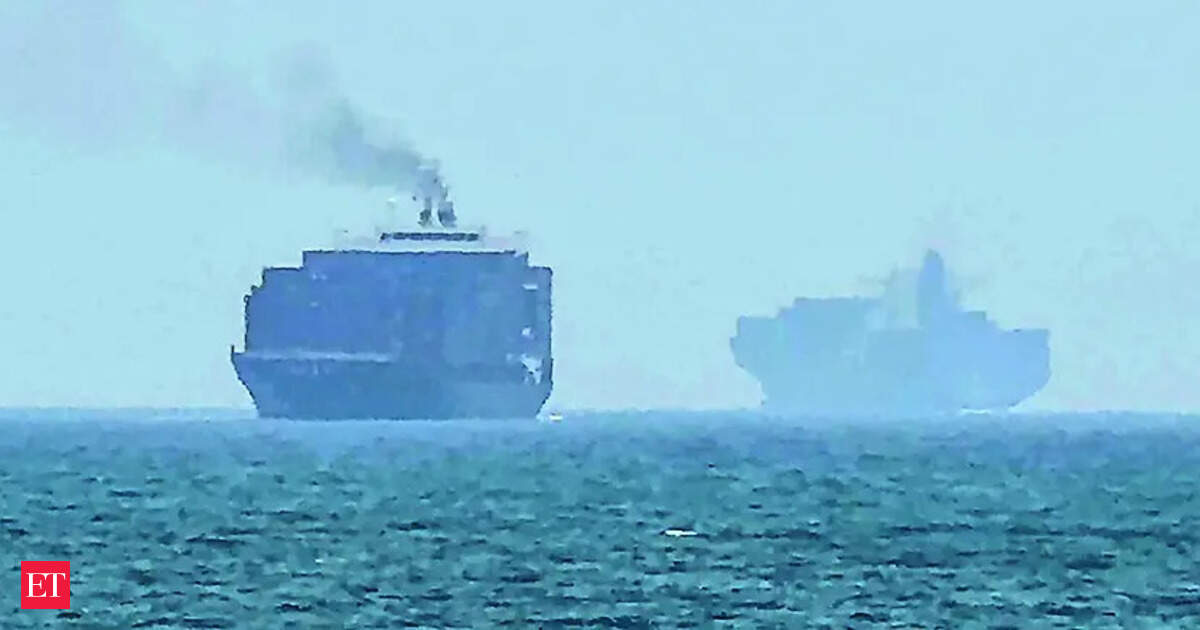 Iran Strikes Gulf States, Says Strait of Hormuz Closed After US Assaults