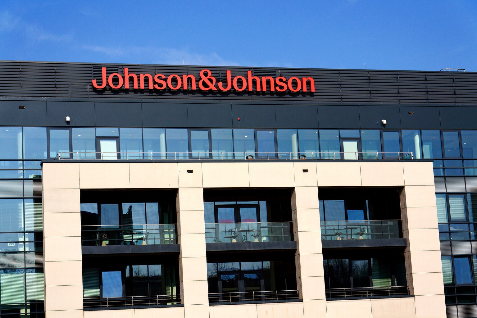 JNJ Stock: Rally Priced In, Analyst Sees Limited Upside