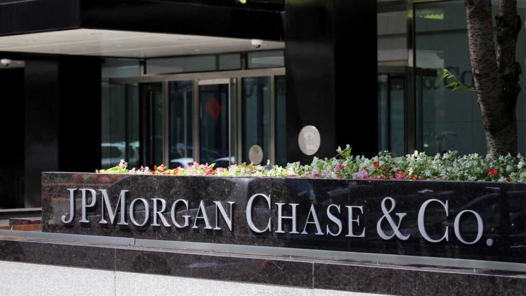 JPMorgan Shares Slide Despite Earnings Beat as Sales Miss Weighs on Sentiment