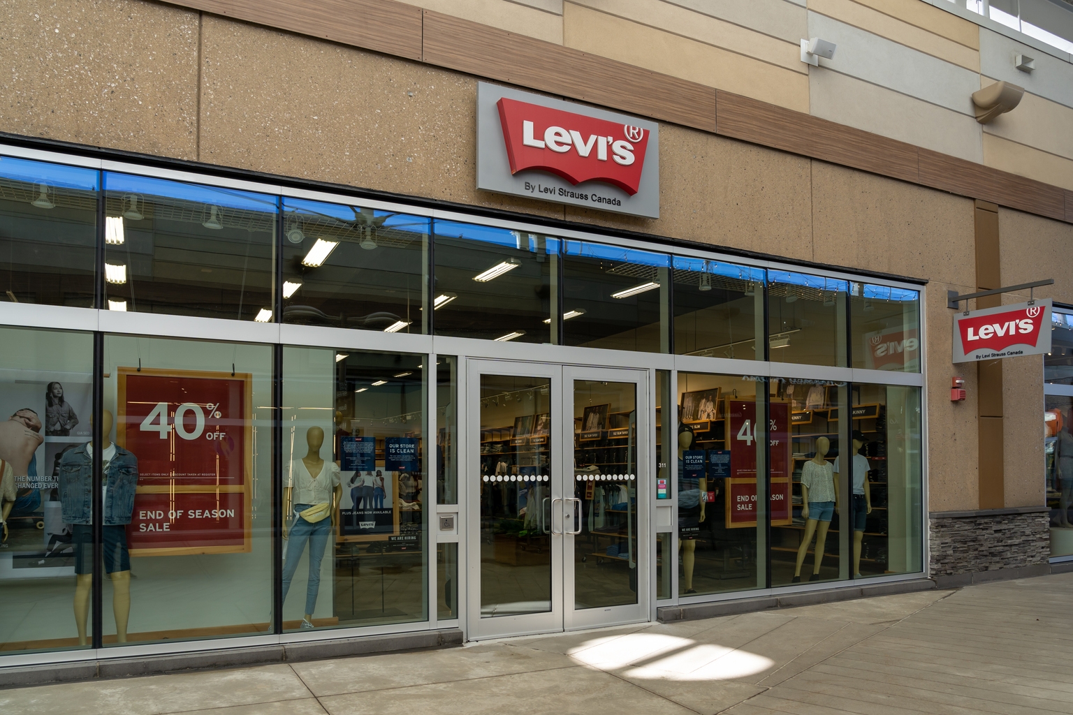 Levi Strauss Q2 Preview: Stock Up 12% Faces Earnings Test