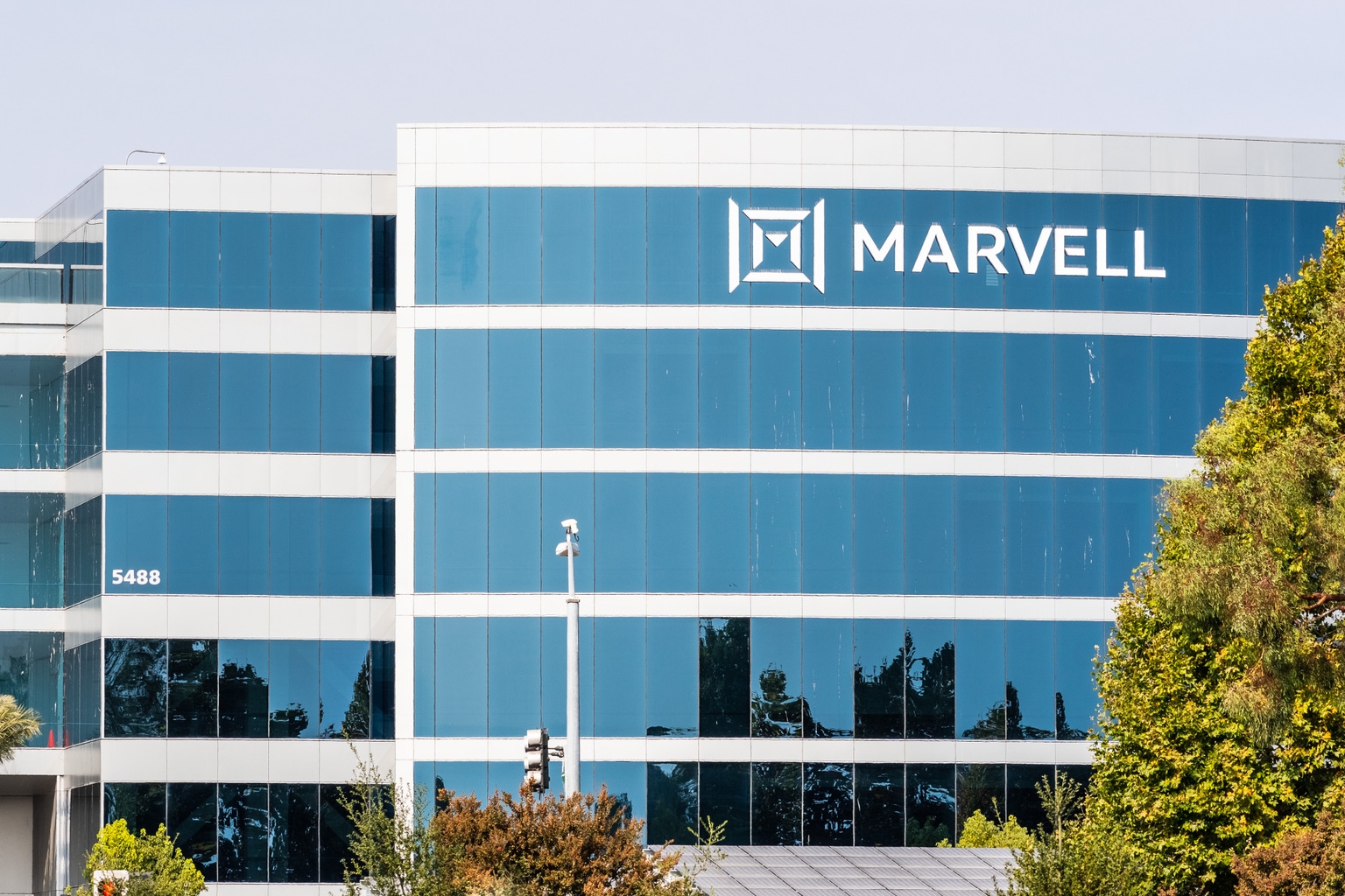 Marvell Alpha Score 47: Mixed Label, Balanced Risk Profile