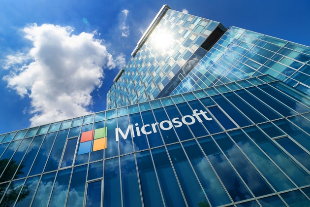 Microsoft (MSFT) Accelerates AI Infrastructure With Early Fairwater Data Center Launch
