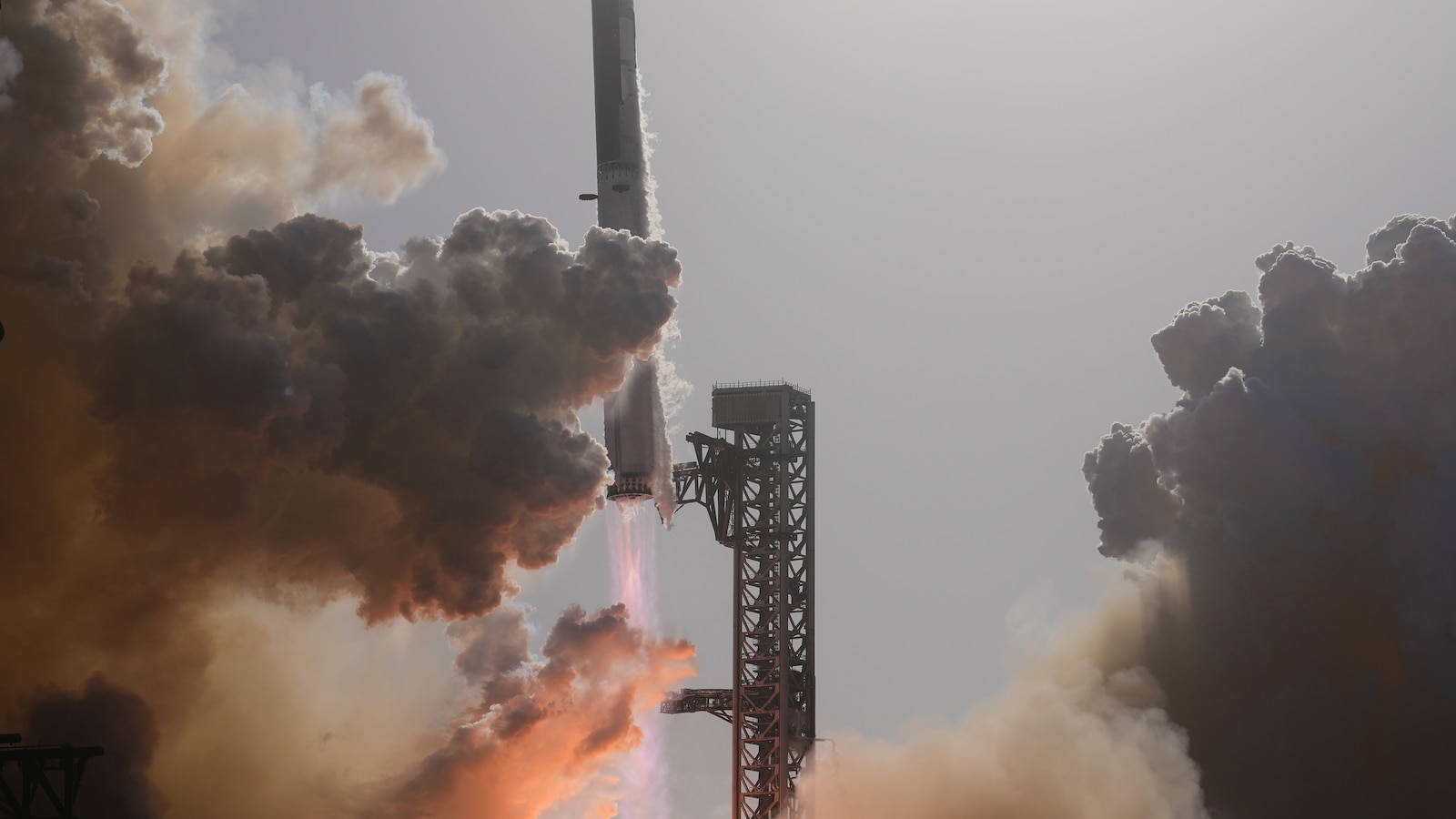 Musk Faces Tough Questions on First SpaceX Earnings Call