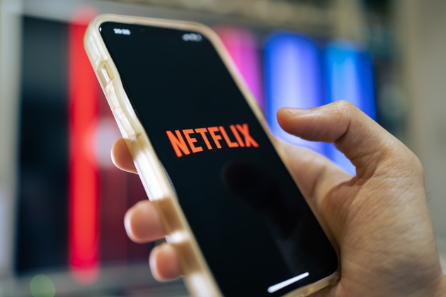 Netflix slides 11% as Q3 revenue guidance trails estimates