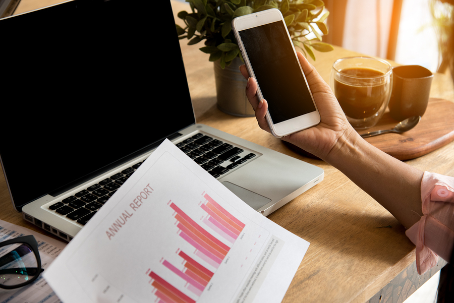 Newmont Shares Slip as Gold Miner Faces Selling Pressure