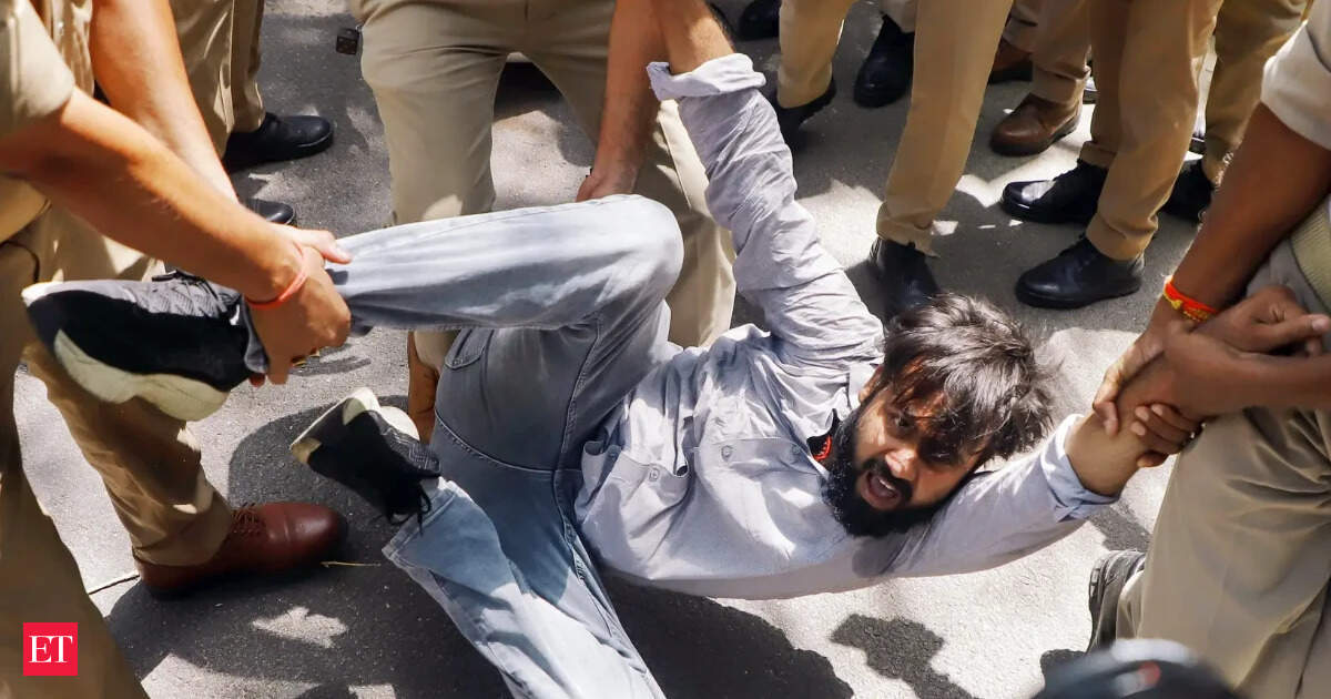 NSUI Protests in Lucknow Over Exam Paper Leaks, Demands Minister's Ouster