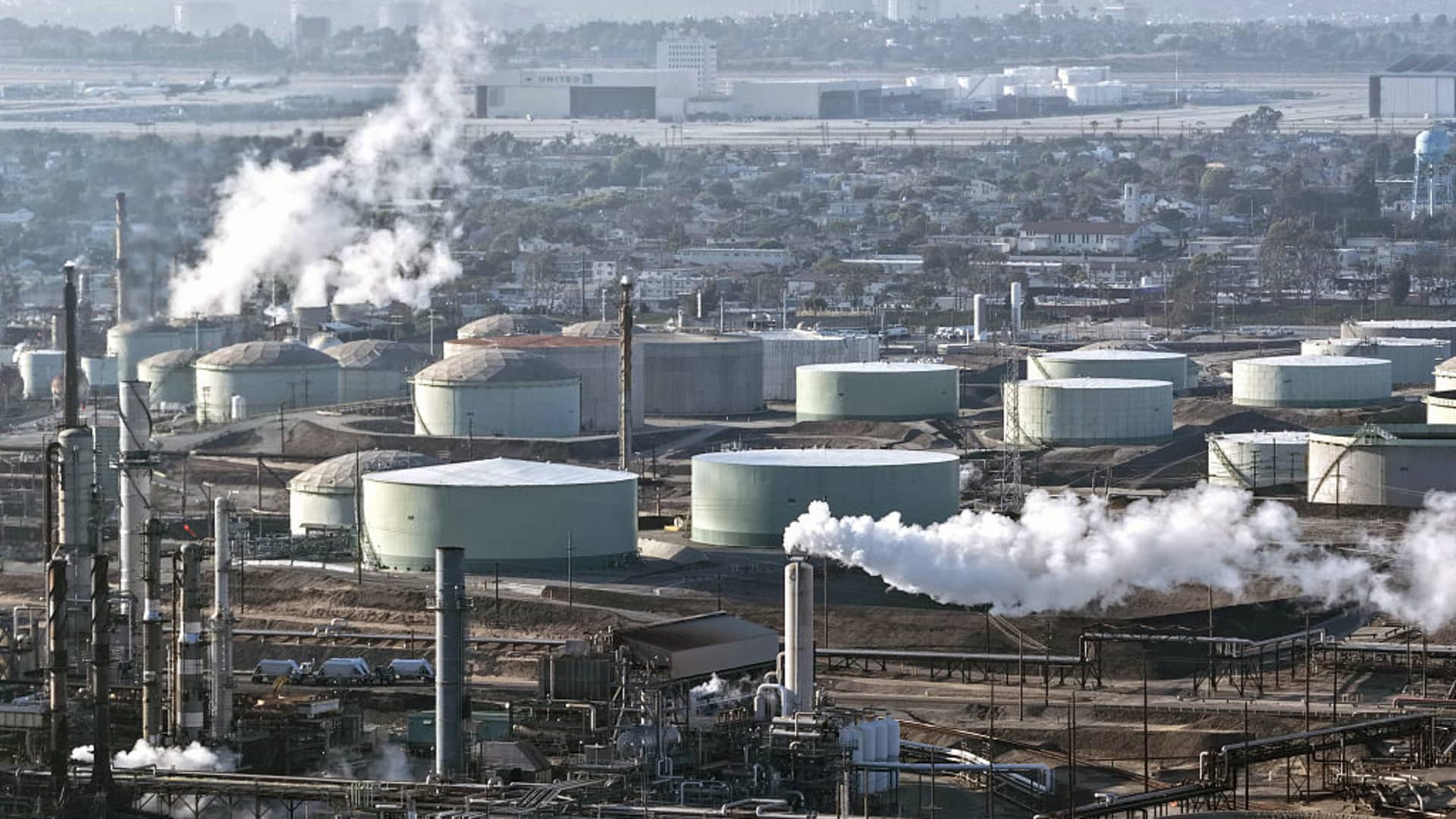 Oil Prices Dip as Vance Puts Ball in Iran’s Court for Peace Talks