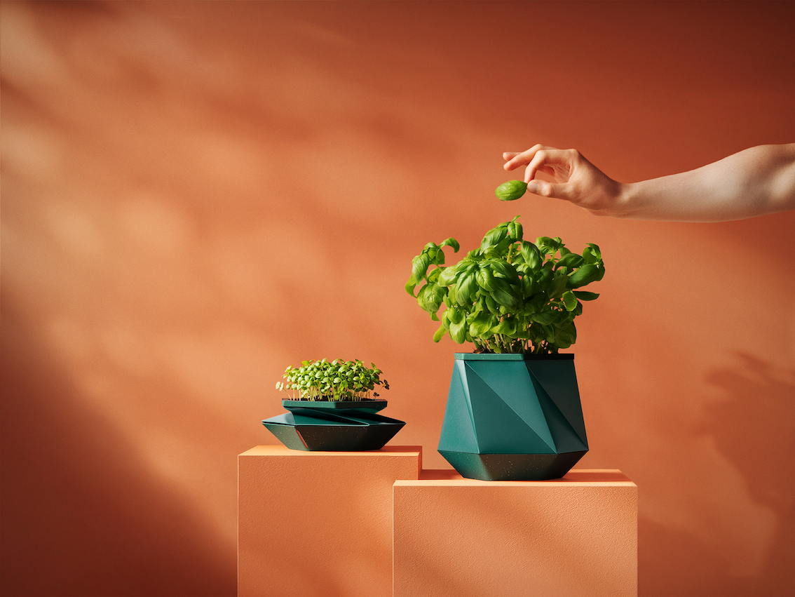 Plant pot that expands eightfold targets urban gardener pain point