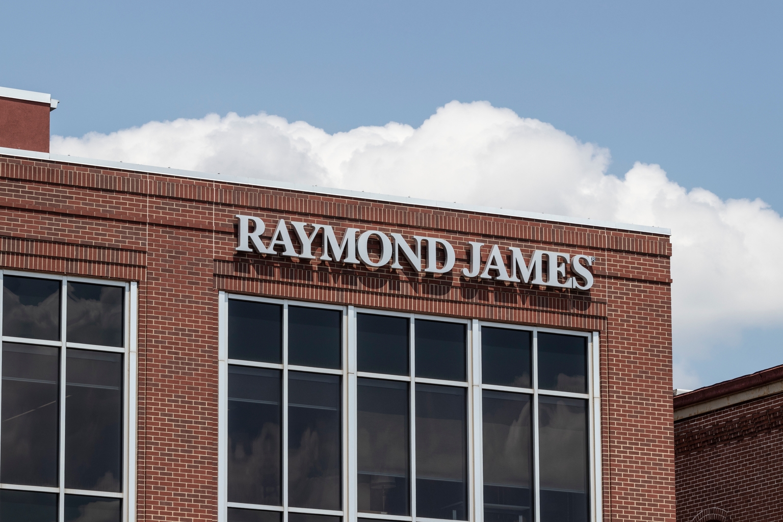 Raymond James Gets Buy Rating After Earnings Preview, Investor Day