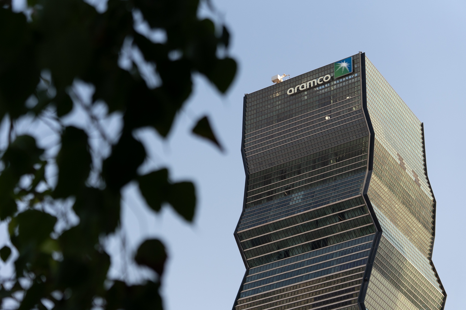 Saudi Aramco Faces Price Volatility as Geopolitical Risks Mount