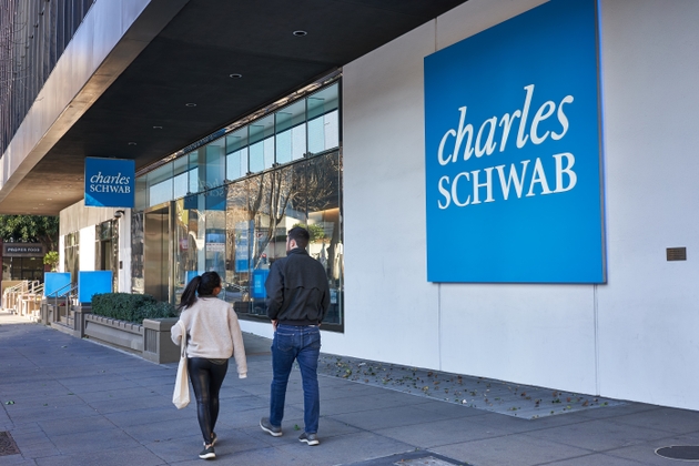 Schwab Trading Activity Index Slumps as Geopolitical Tensions Spike