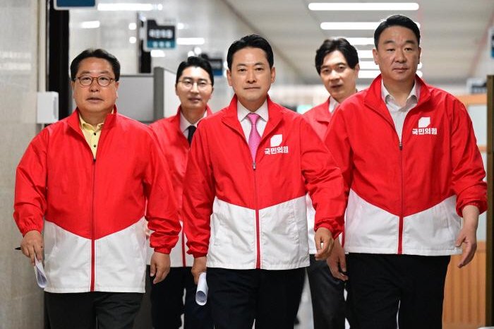 Seoul Ballot Shortage Adds Political Risk for Korean Equities, Won