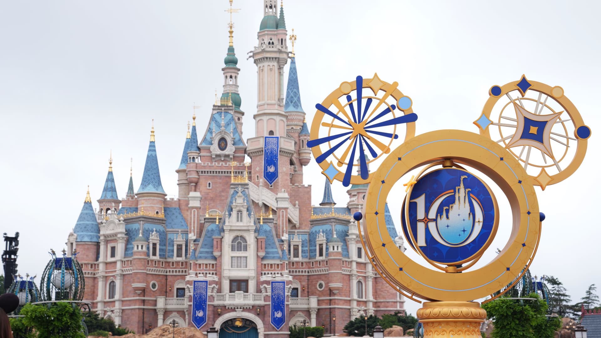 Shanghai Disneyland's success shows how 'emotional consumption' protects DIS