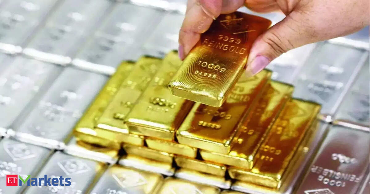 Silver Drops Rs 3,300/kg, Gold Rs 1,600/10g on Trade Hopes