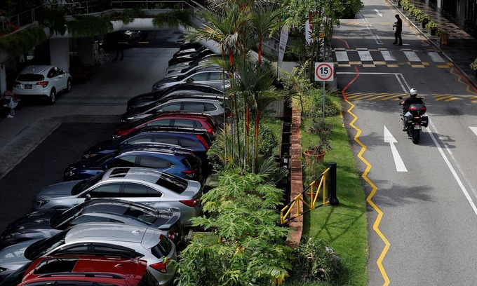Singapore Car Permit Tops $100,000; COE Prices Quadruple