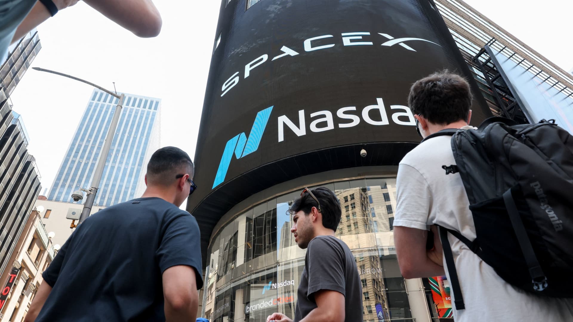 SpaceX stock sinks below $135 IPO price for first time