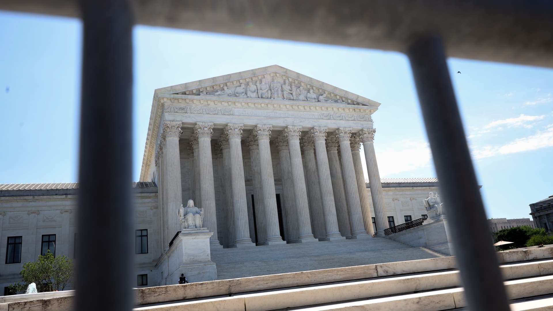 Supreme Court lets Alabama map stand, GOP gains edge