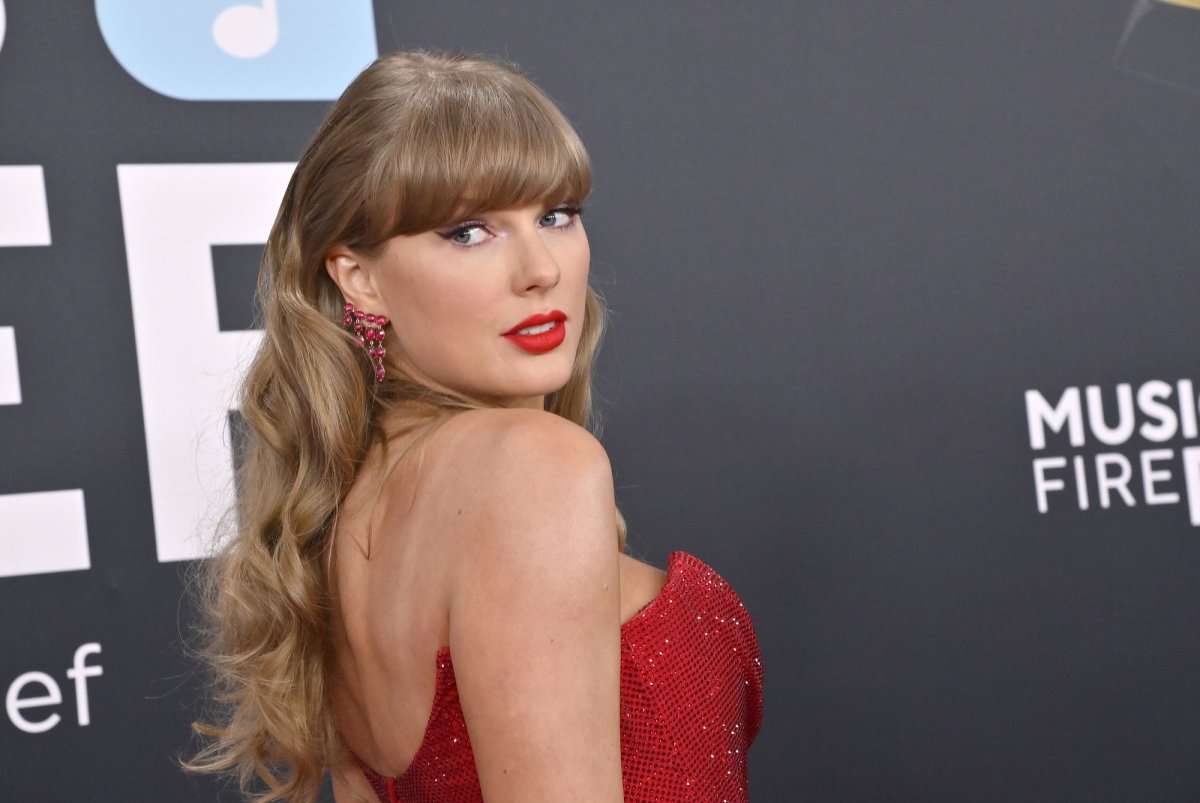Taylor Swift Dominates American Music Awards with Eight Nominations