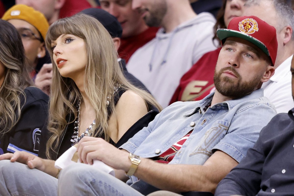 Taylor Swift, Travis Kelce Catch Broadway's 'Oh, Mary!'