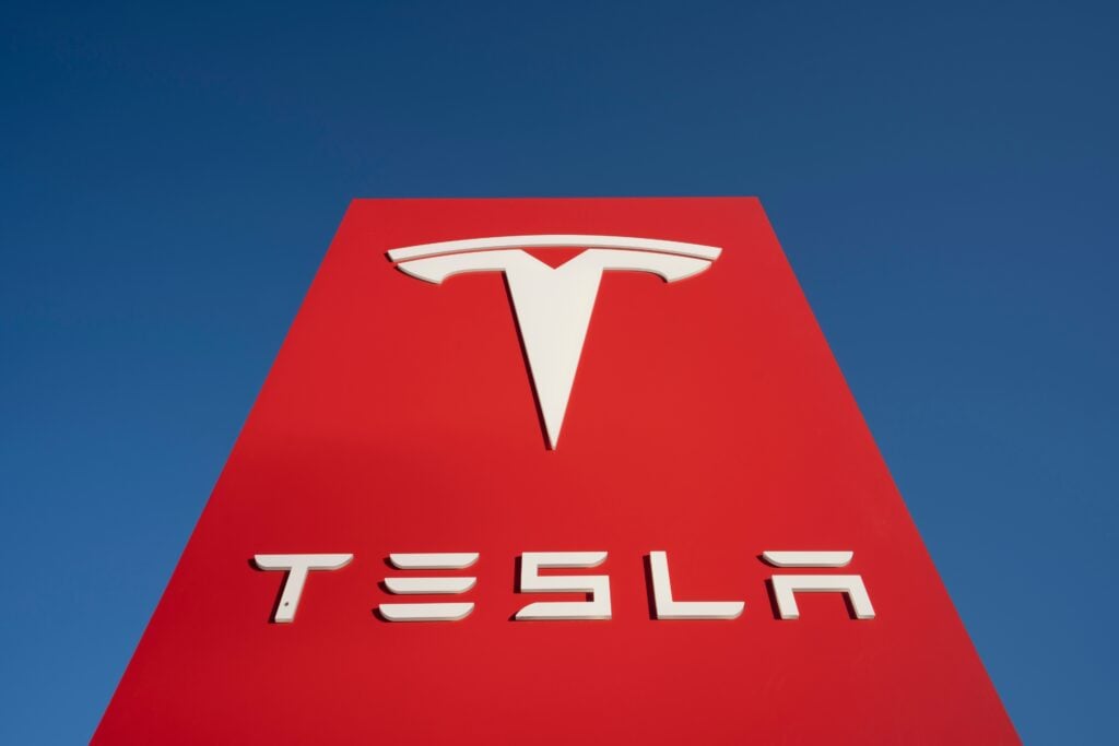 Tesla Imposes One-Year Resale Ban on Signature Edition Model S and X