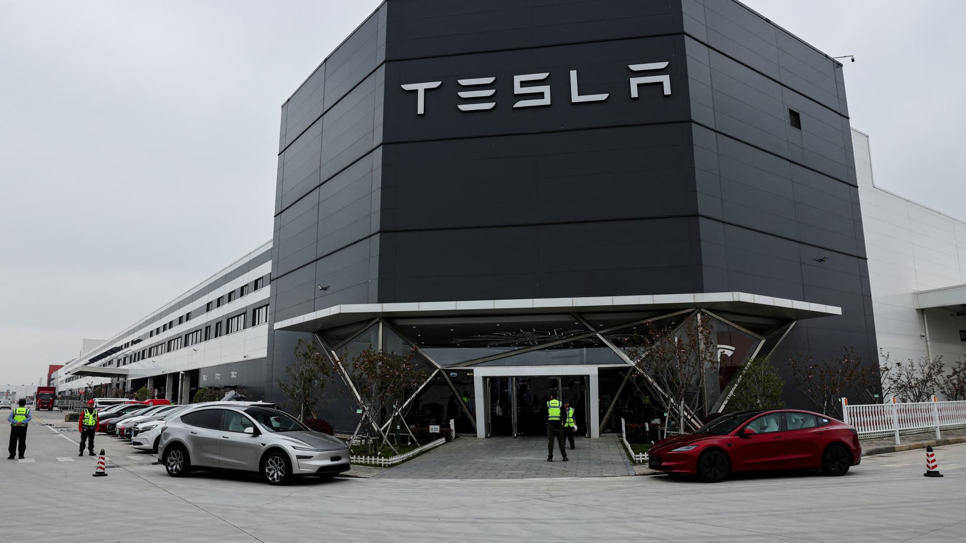 Tesla recalls 3M vehicles in China over doorhandle, driver monitor