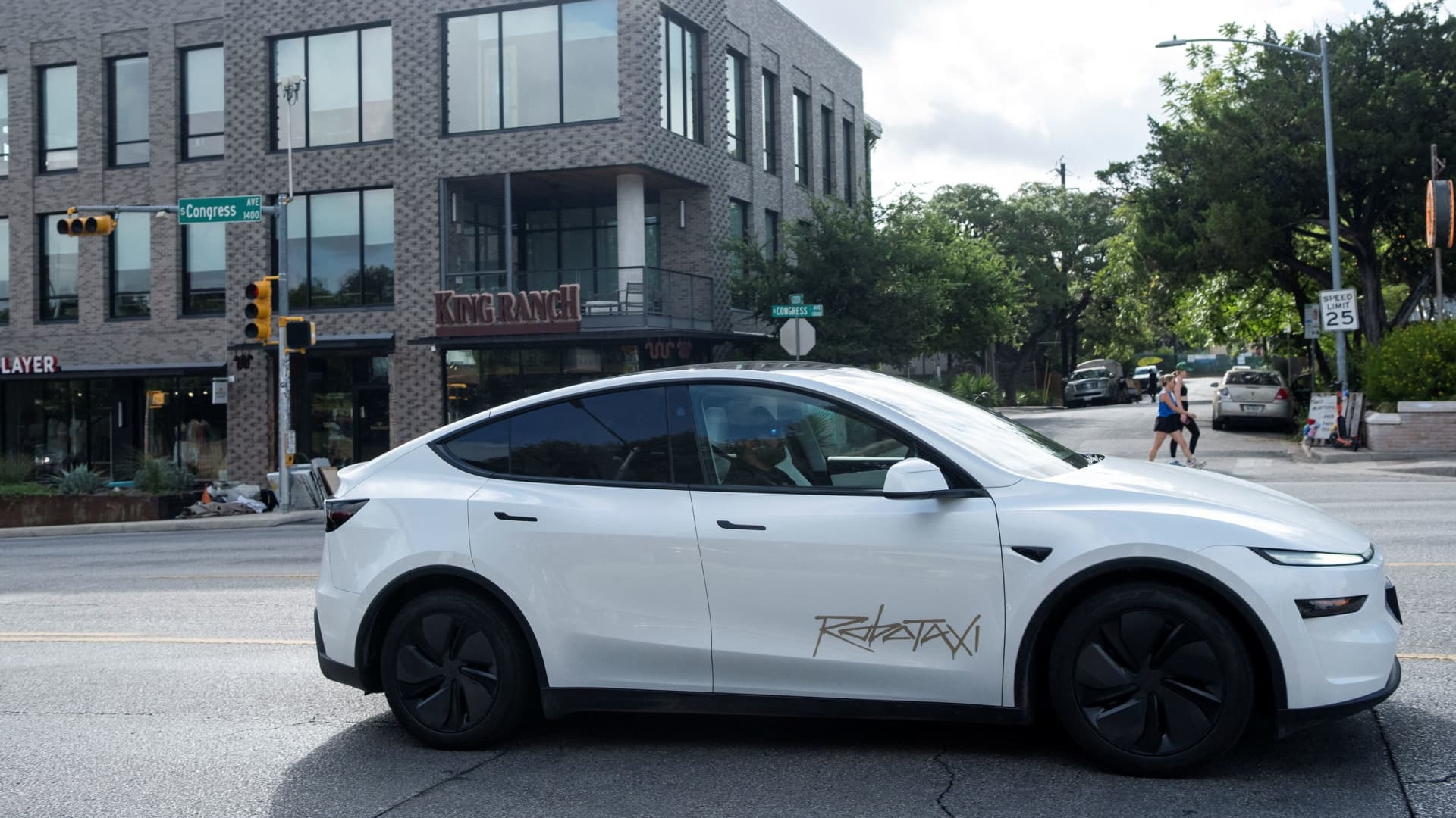 Texas Filings Expose Tesla Robotaxi Gap: 42 Cars vs Waymo's 577