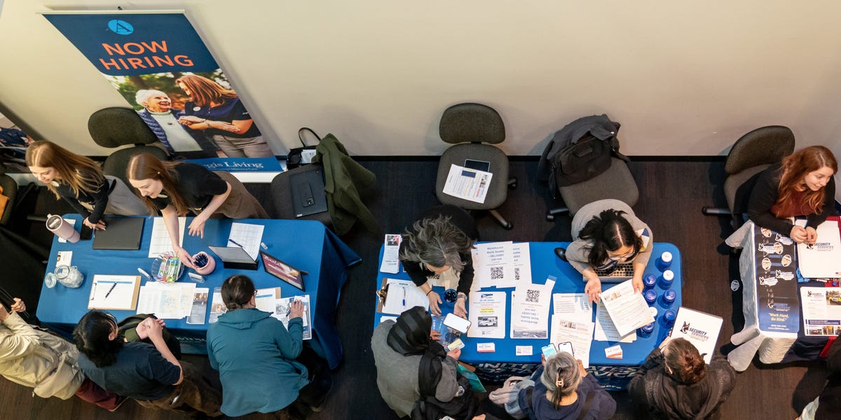 The AI Trap: 6 Critical Errors Job Seekers Must Avoid in a Competitive Market