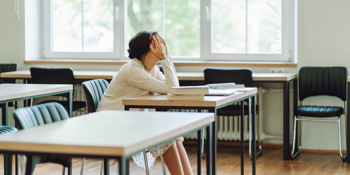 The Cognitive Cliff: Why Professionals Are Fearing an AI-Induced Skill Gap