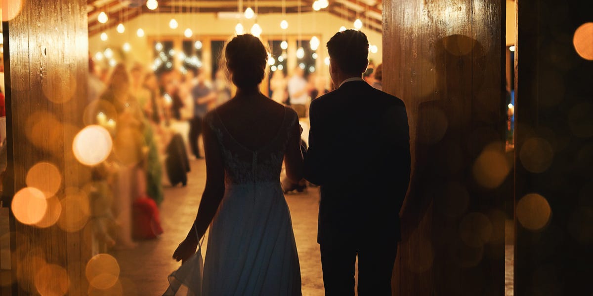 The Slack Boundary Crisis: Startup Culture Under Scrutiny After Wedding Day Message Goes Viral