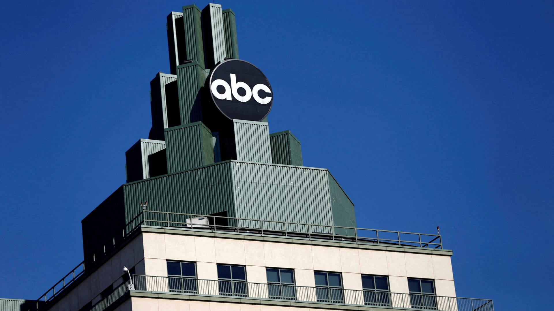 Trump Threatens to Sue ABC Over Reflecting Pool Cost Reporting