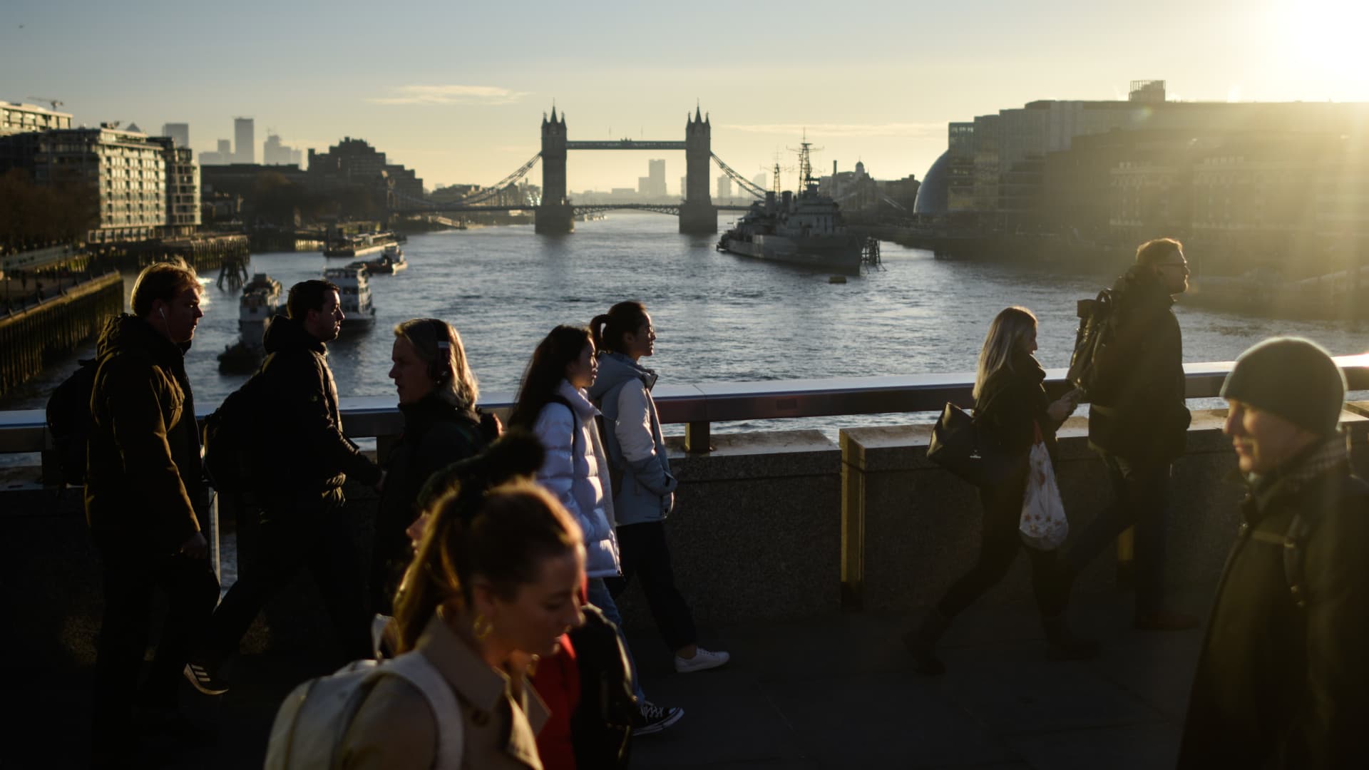 UK Growth Stalls as New PM Faces Debt, Jobs, Business Trust Crisis