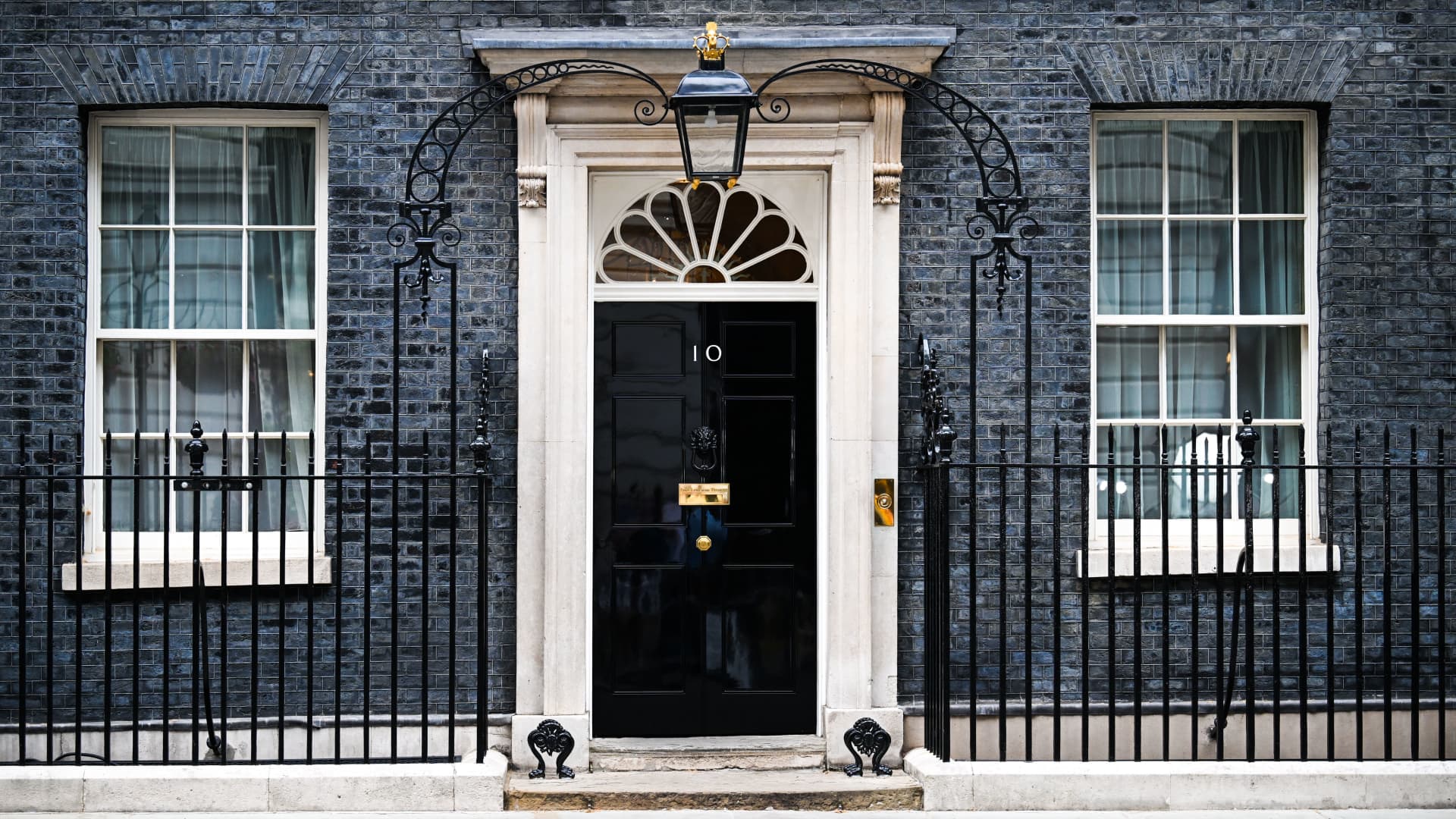 UK Seventh PM in Decade: Market Risk From Political Turmoil