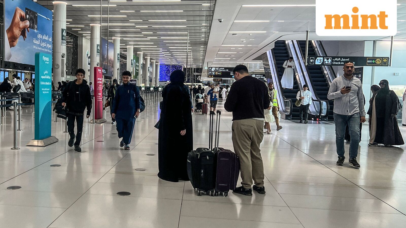 US Air Travel Faces Easter Weekend Disruptions With Thousands of Delays