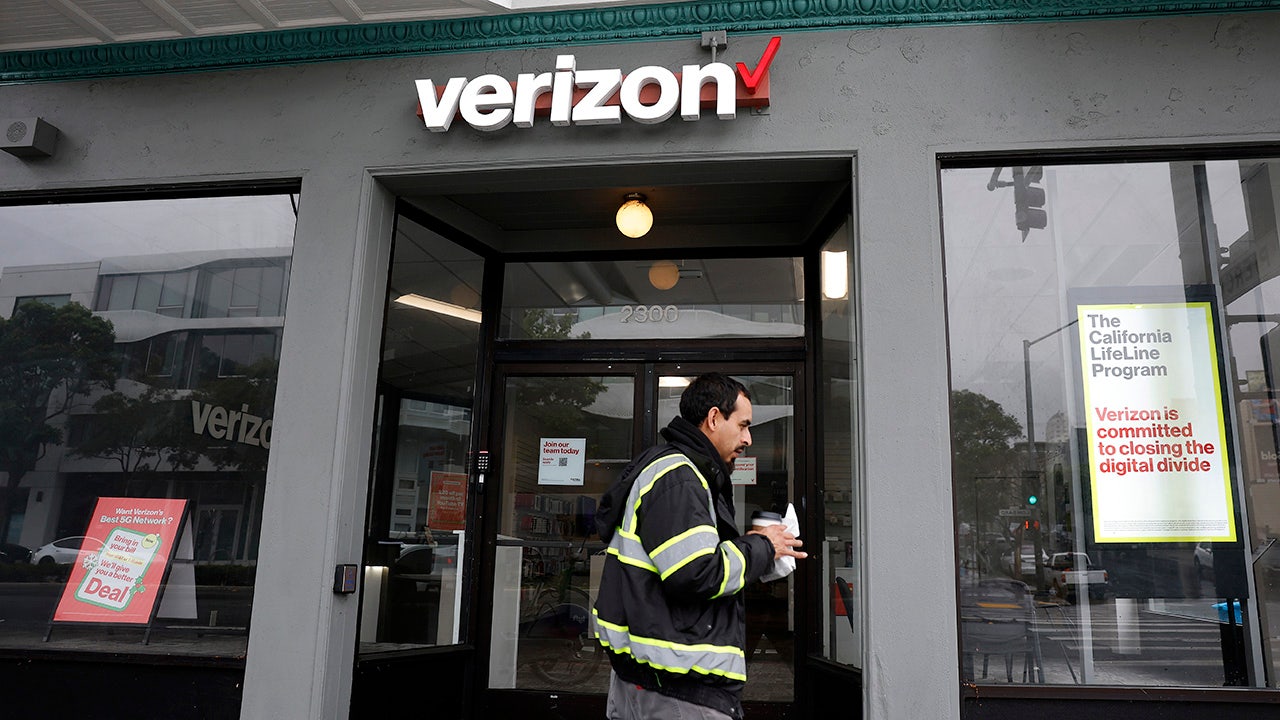 Verizon Drops Activation Fees, Adds 3% Loyalty Cash Back