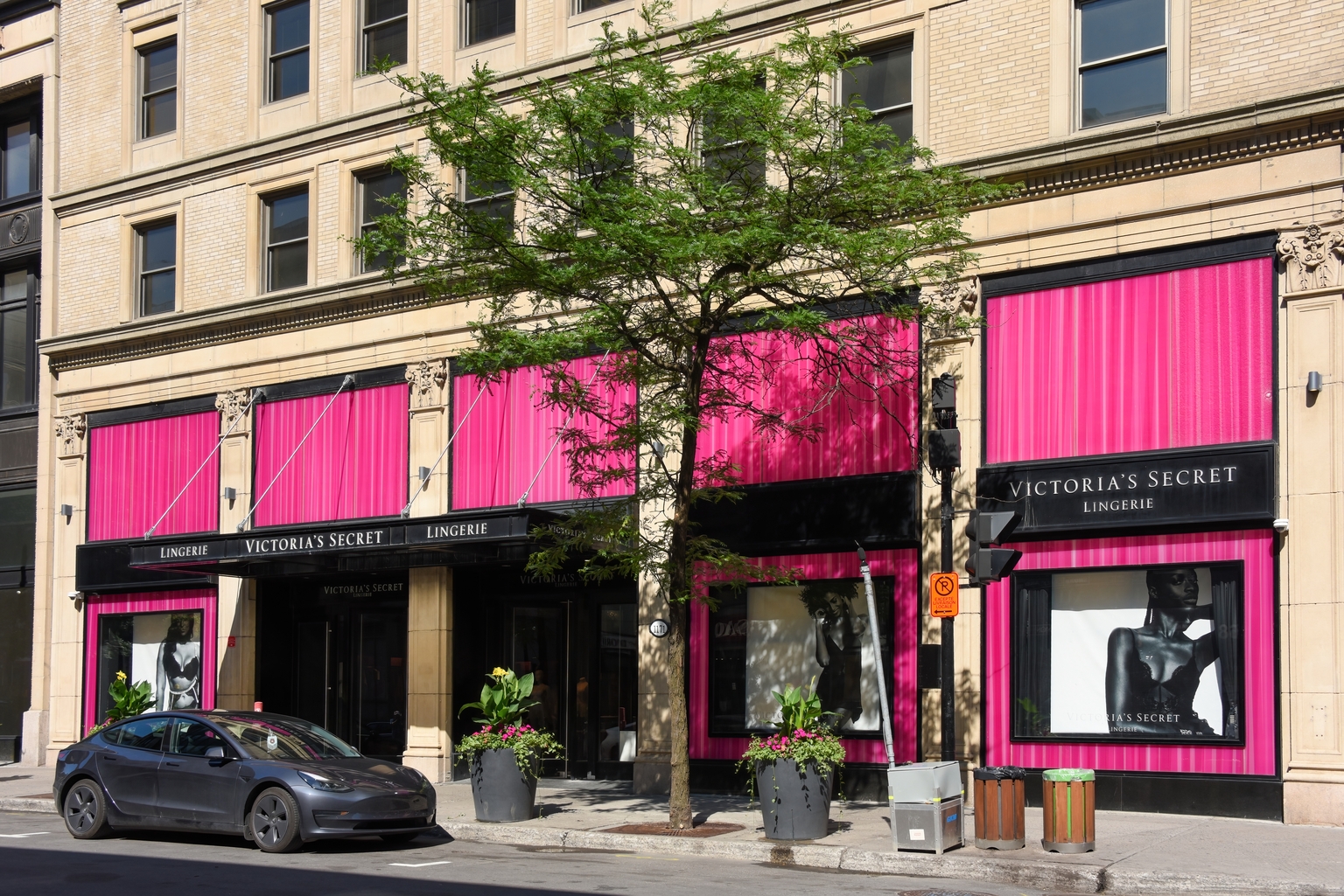 Victoria’s Secret Shifts to ‘Hold’: Balancing Valuation Against Structural Headwinds