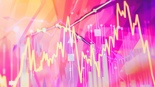 Warren Presses Lutnick on UAE Chip Access After Crypto Ties