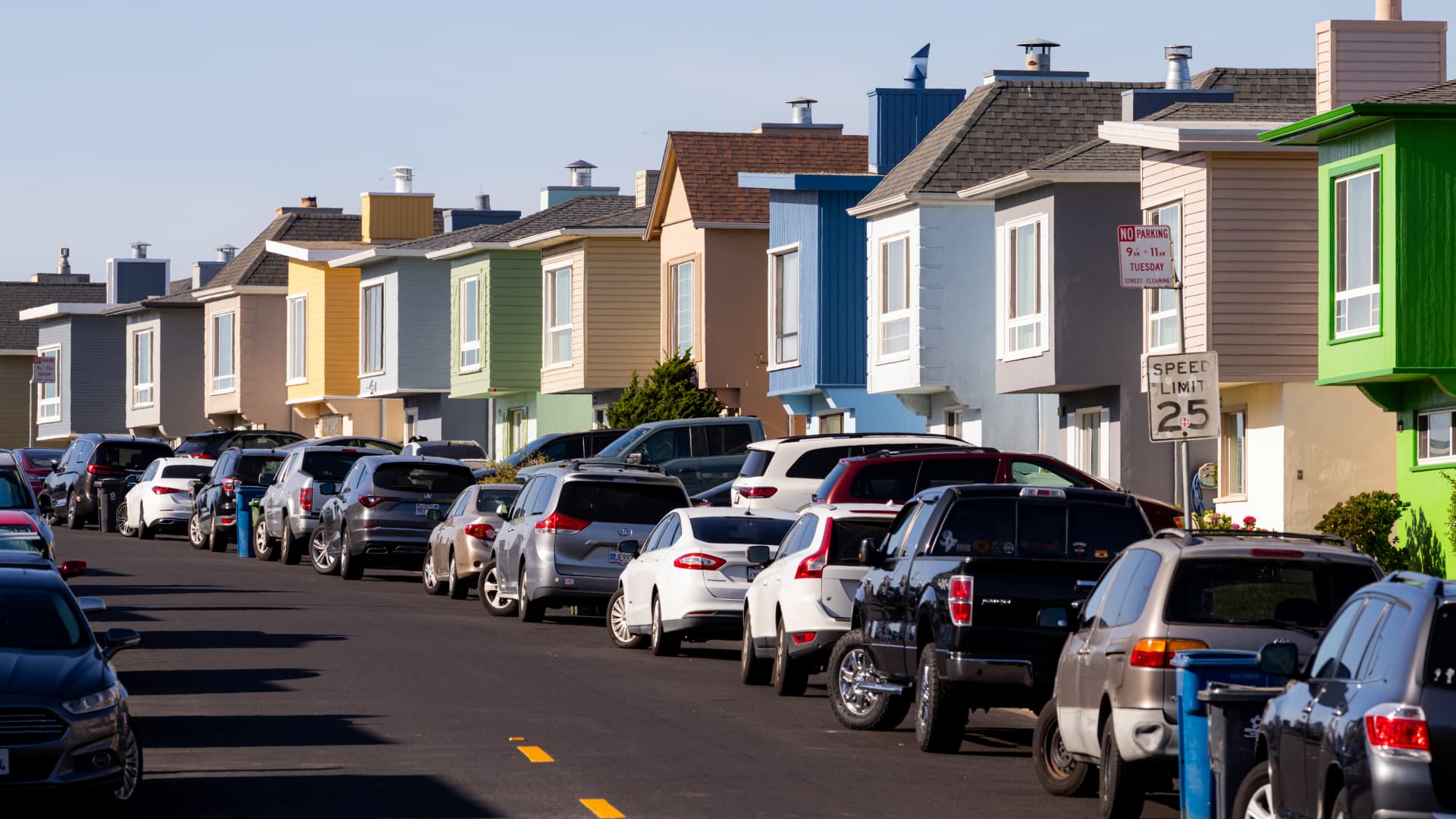 Weekly mortgage demand surges 10.8% despite volatile rates